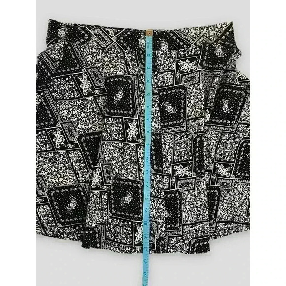 STREETWEAR SOCIETY ladies skirt large black/white‎ with flowers - Picture 4 of 6
